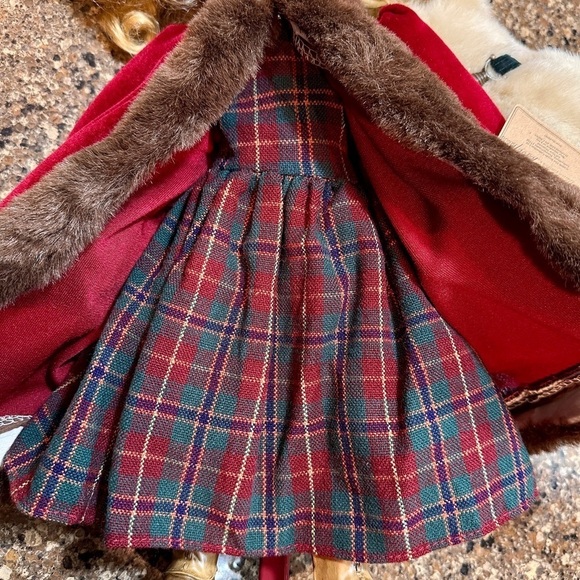 1998 BOYDS COLLECTION LTD. 16”PORCELAIN DOLL, LARA,WITH POLAR BEAR. ALL ORIGINAL - Picture 5 of 16